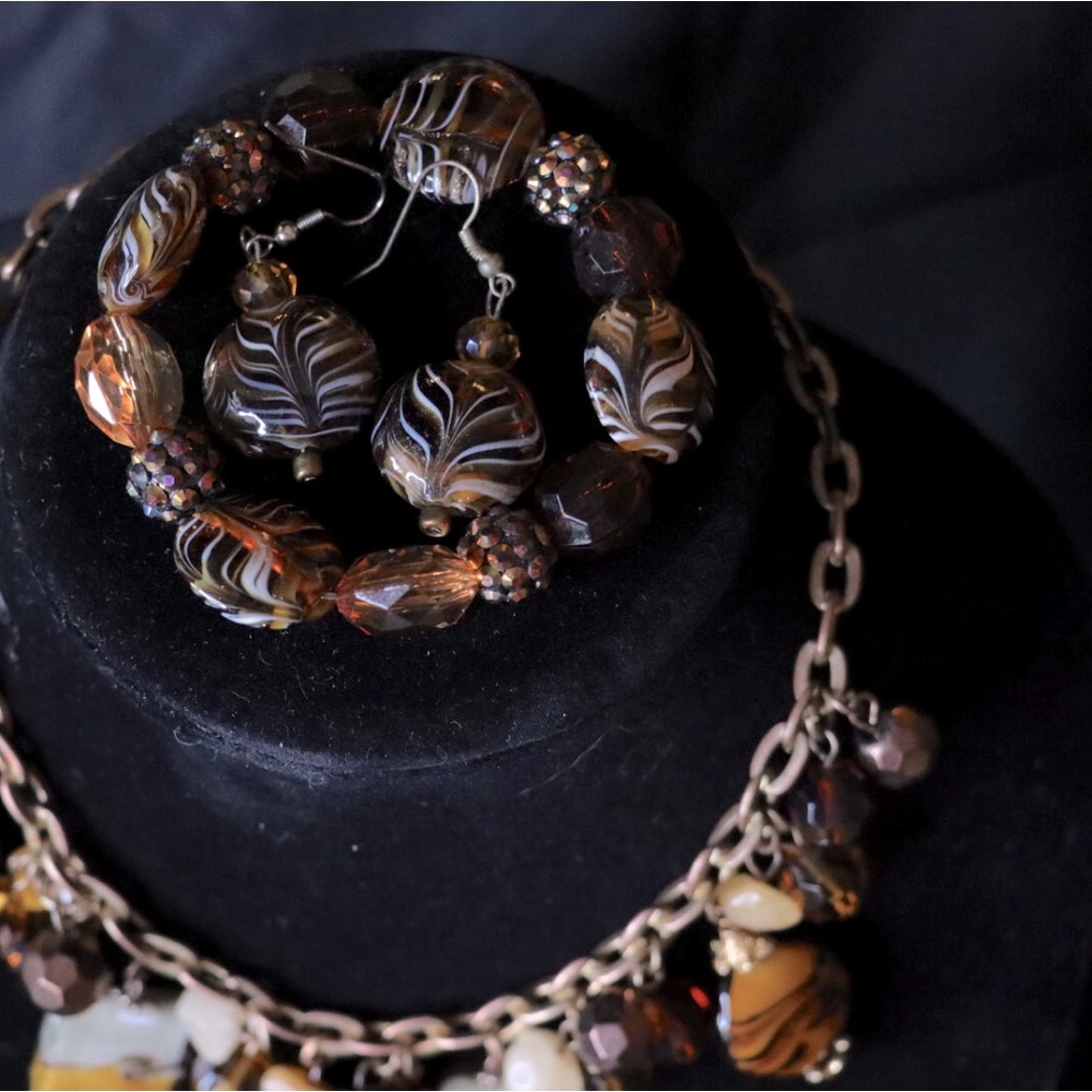 Excellent Used Condition Art Glass, Faceted Beads, and Natural Stone Necklace